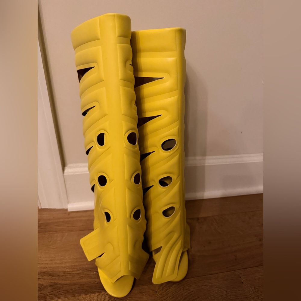AKIRA Bold Yellow Ankle Booties